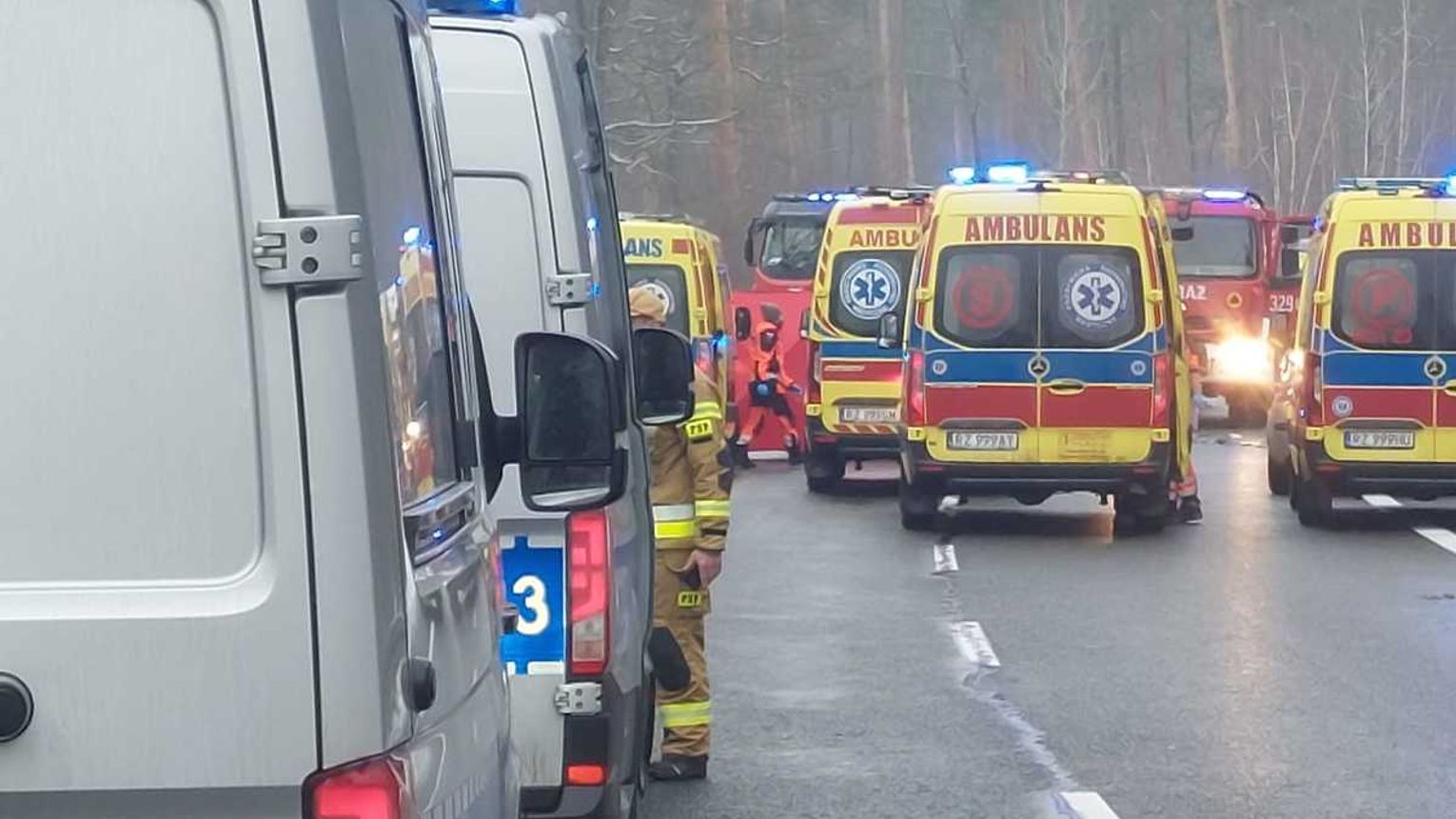 Tragiczny wypadek w Głogowie Małopolskim. Nie żyją trzy osoby, DK 9 zablokowana