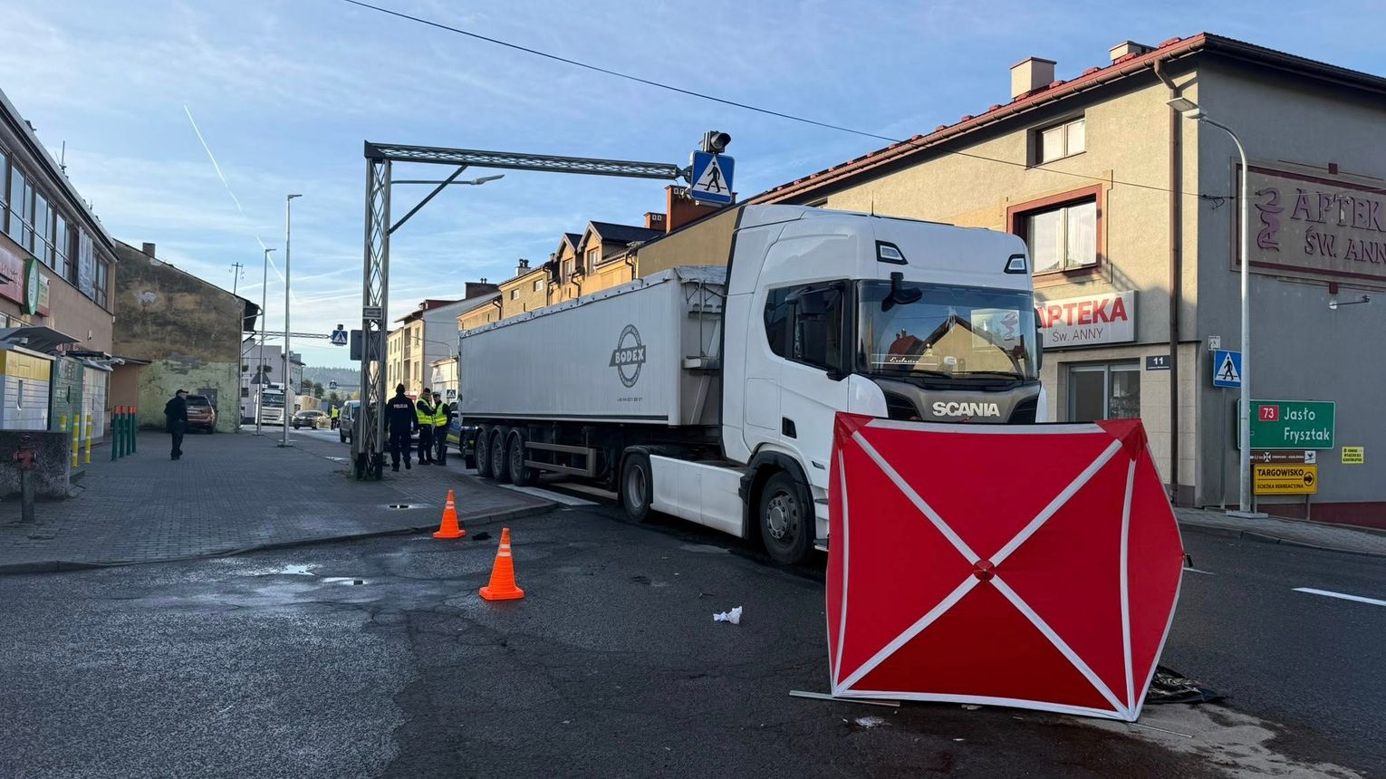 Tragiczny wypadek w Kołaczycach. Nie żyje potrącony pieszy