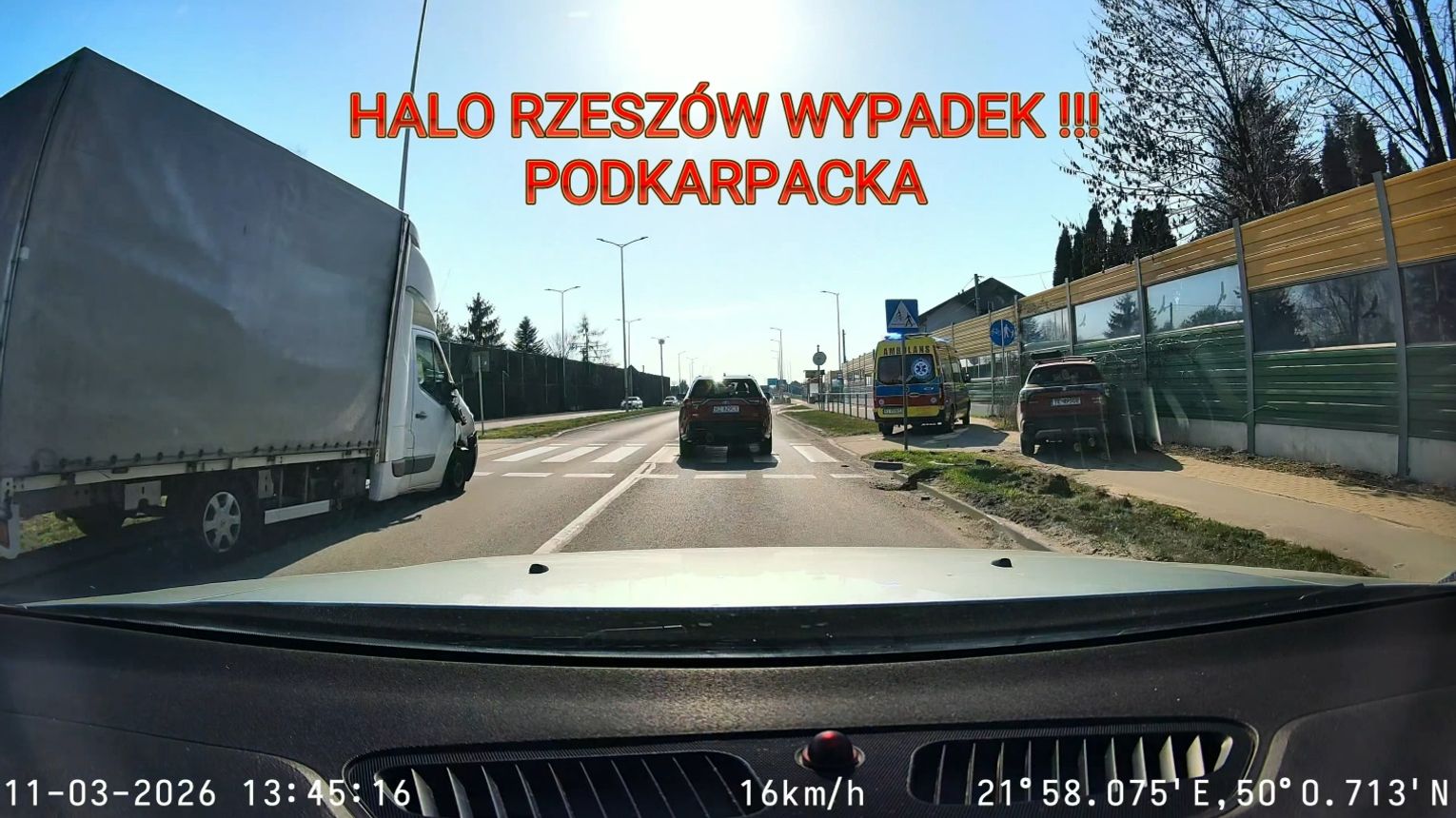Utrudnienia po zderzeniu dostawczaka z osobówką na Podkarpackiej w Rzeszowie [WIDEO]