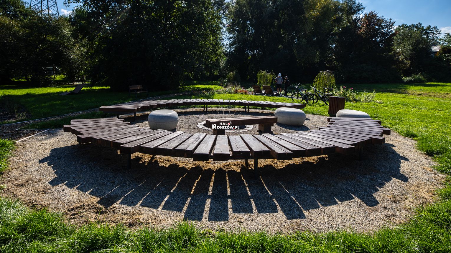 Zielona transformacja na osiedlu Baranówka. Tysiąc nowych roślin, ścieżki i ogród deszczowy [ZDJĘCIA]