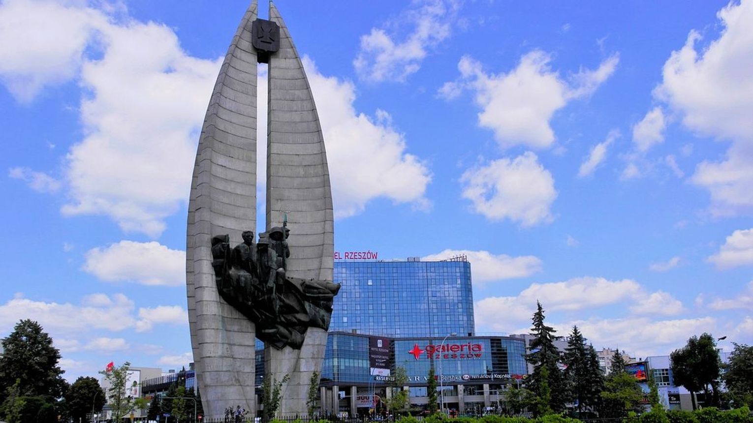 Zmiany w organizacji ruchu w ścisłym centrum, miasto stawia na pieszych