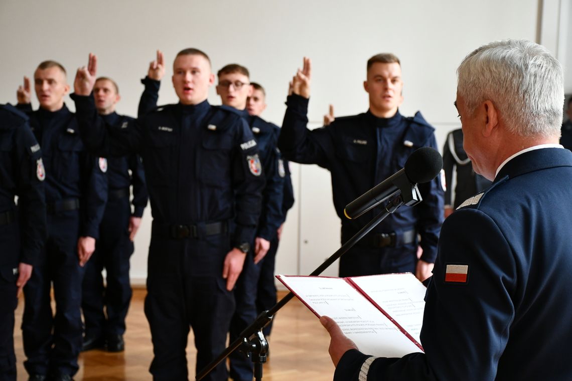 15 nowych policjantów wkrótce rozpocznie służbę w rzeszowskiej policji [ZDJĘCIA]