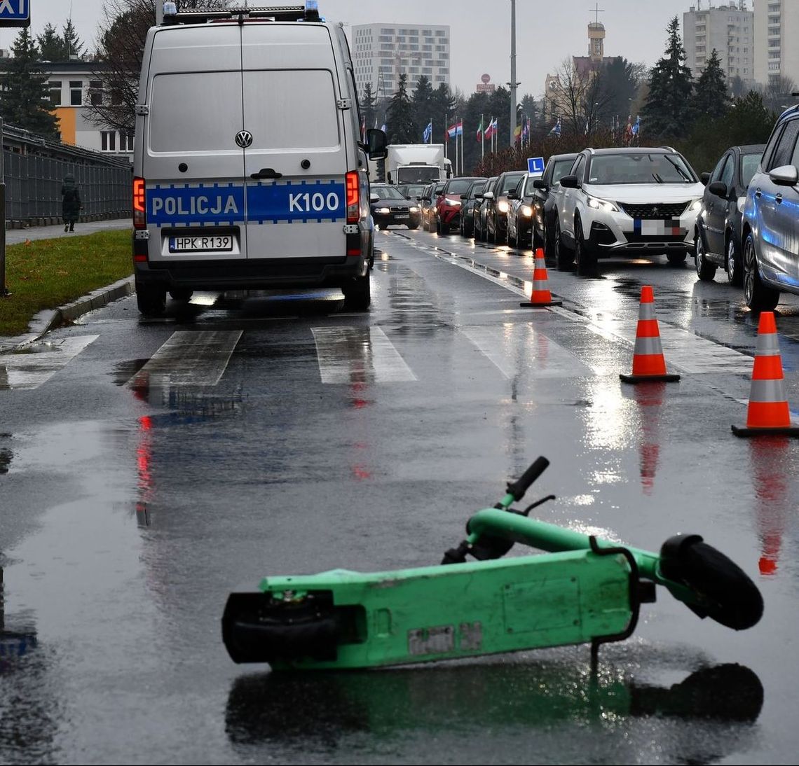 18-latek na hulajnodze potrącony na przejściu dla pieszych na ulicy Krakowskiej