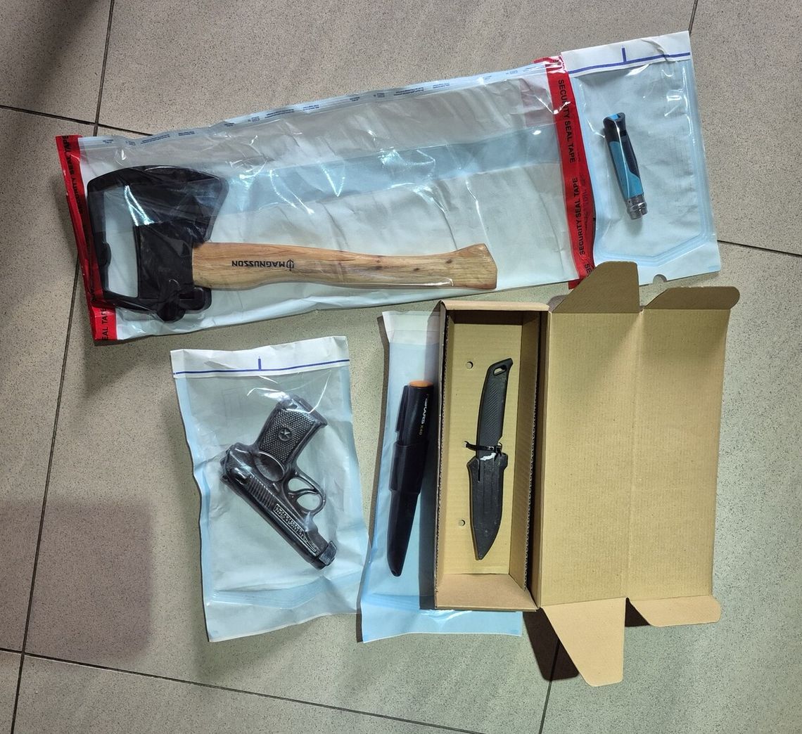 19-latek sterroryzował mieszkańców nożem. Uszkodził radiowóz, karetkę i ukradł motorower