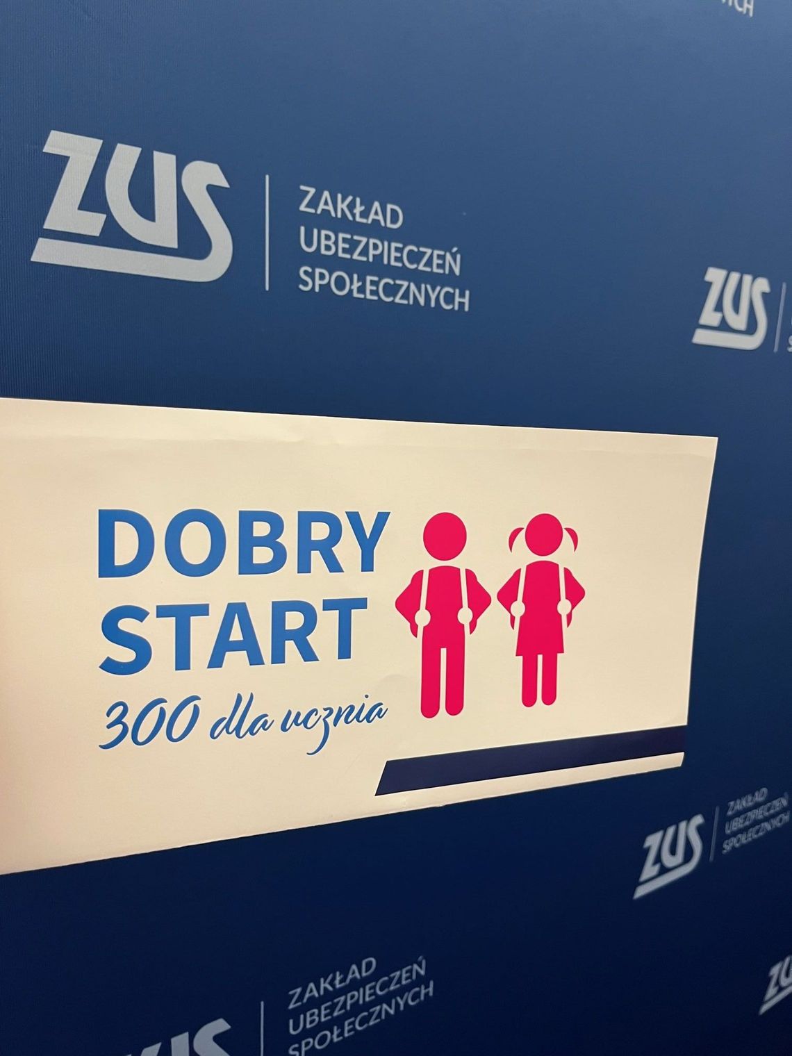 300 plus. Rodzice alarmują: ZUS wypłaca pieniądze na tylko jedno dziecko!