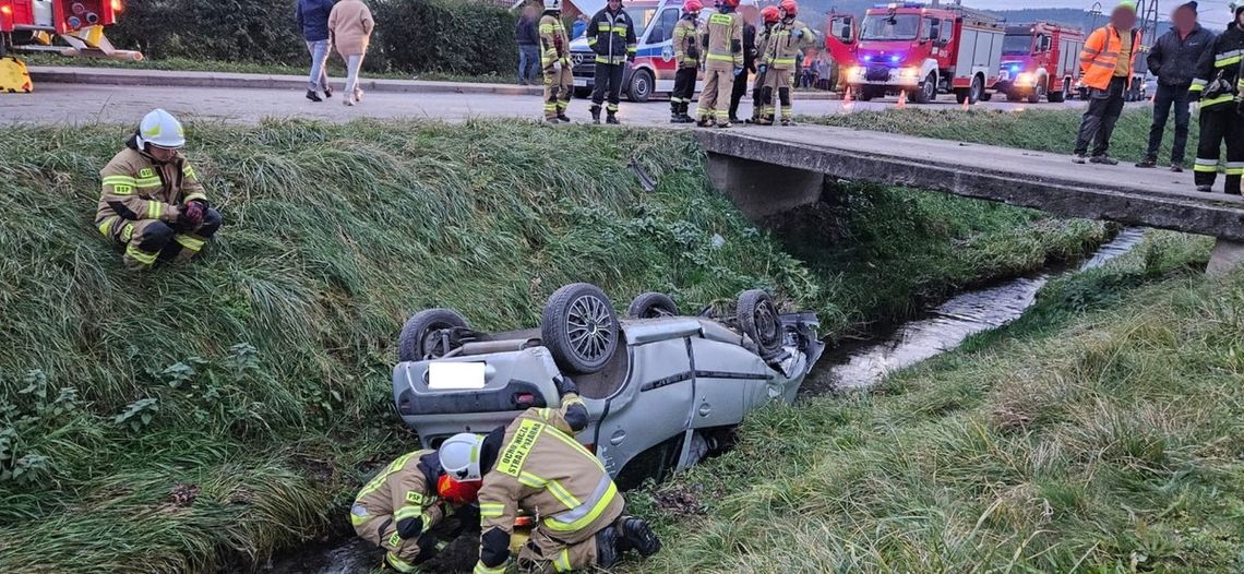 4-letnia dziewczynka trafiła do rzeszowskiego szpitala po dachowaniu samochodu