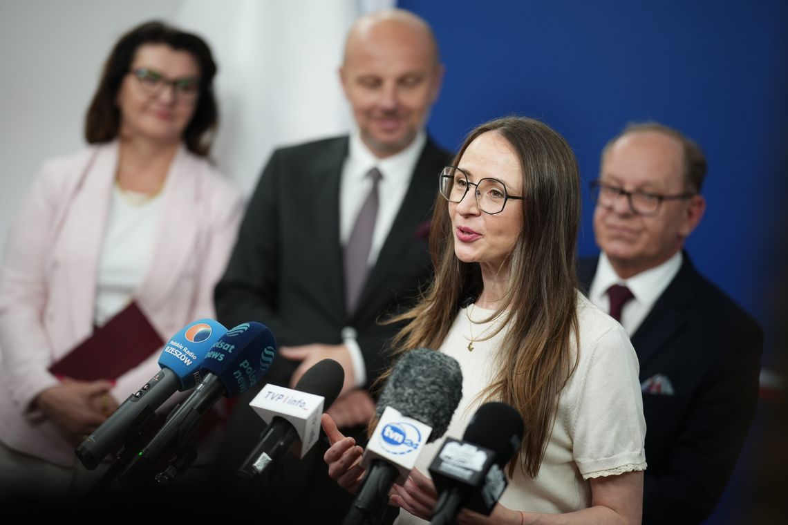 Agnieszka Dziemianowicz-Bąk w Rzeszowie: państwo polskie nie zgadza się na łamanie praw pracowniczych Agnieszka Dziemianowicz-Bąk w Rzeszowie