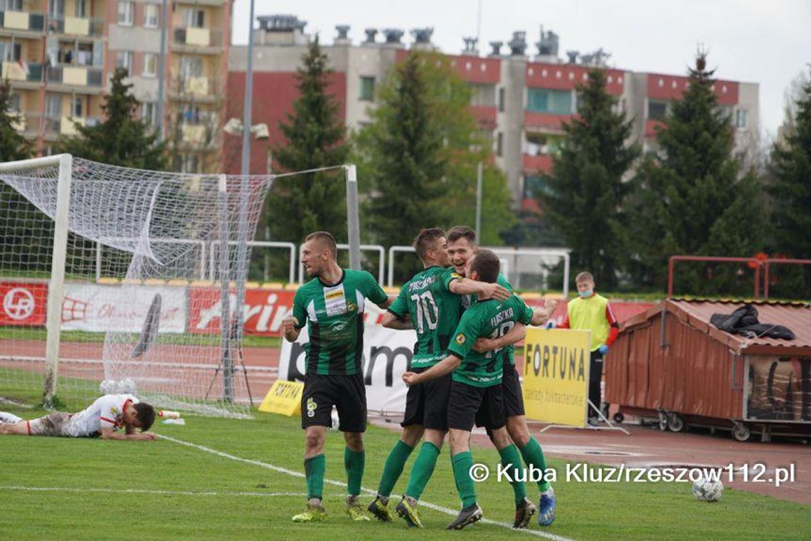 Apklan Resovia dostaje tęgie lanie u siebie z GKS Katowice