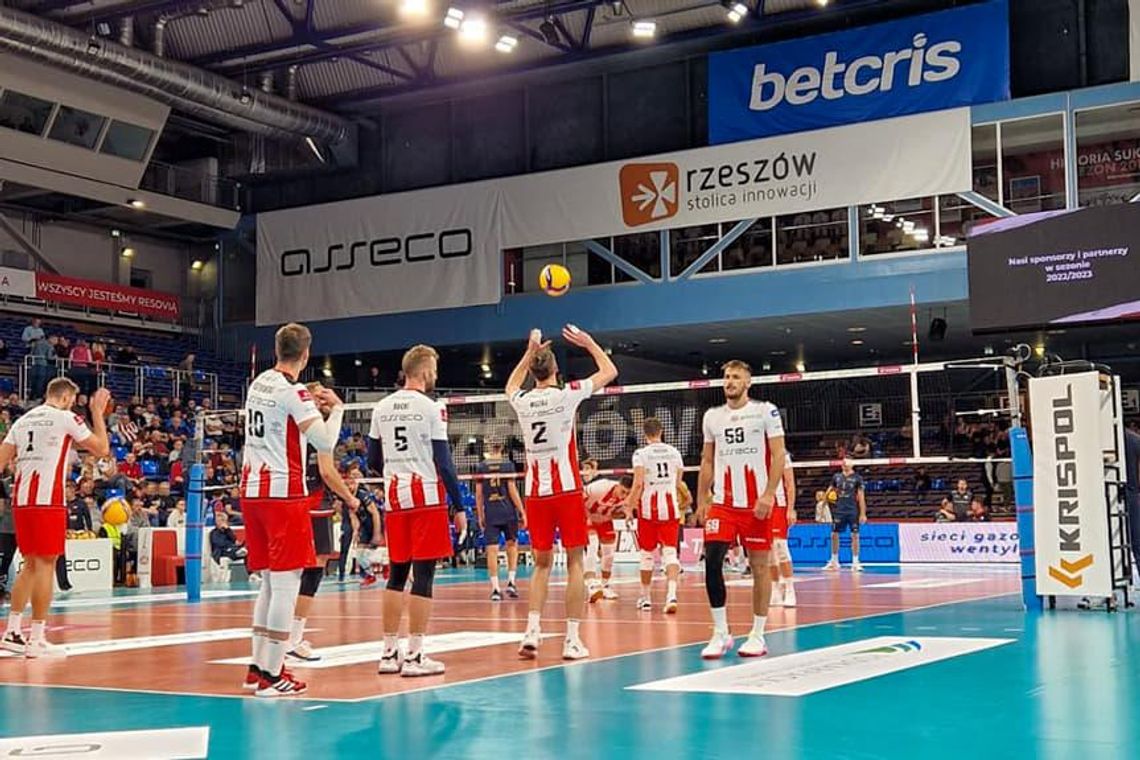 Asseco Resovia pokonała Projekt Warszawa w  meczu 1. kolejki PlusLigi. MVP spotkania Jakub Kochanowski