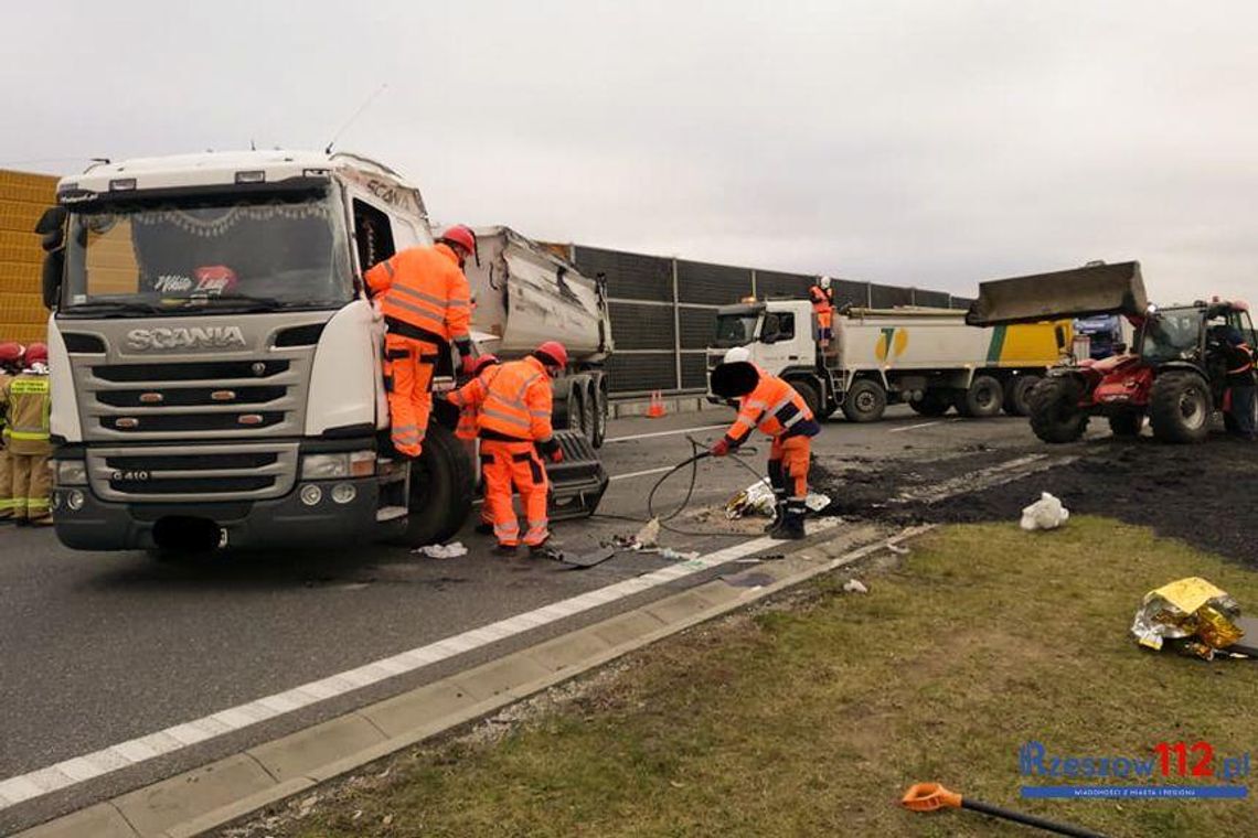 Autostrada A4. Zderzenie trzech ciężarówek. Utrudnienia