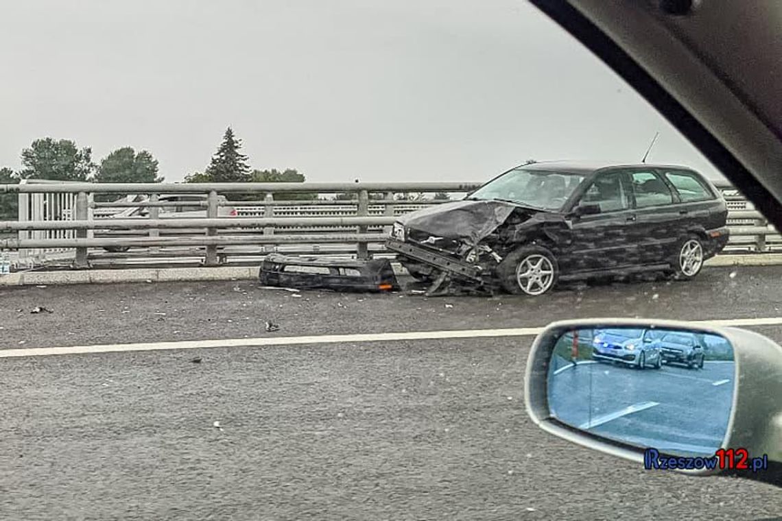 Autostrada A4. Zderzenie ukraińskiego lexusa z oplem. Trzy osoby ranne