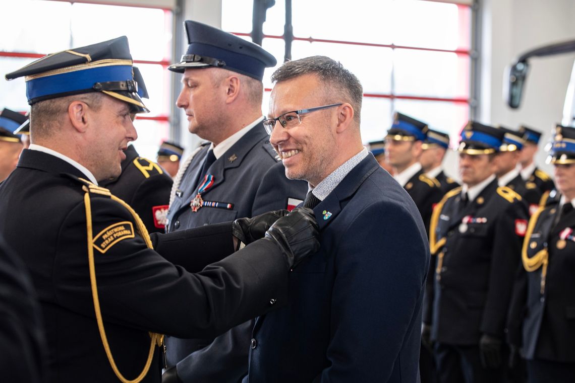 Awanse i odznaczenia dla strażaków i ich sympatyków