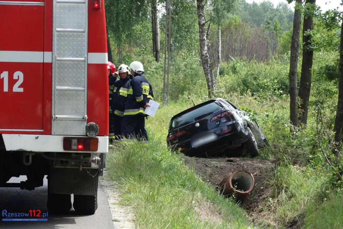 Budy Głogowskie. Pijany zjechał z drogi i uderzył w przepust [FOTO]