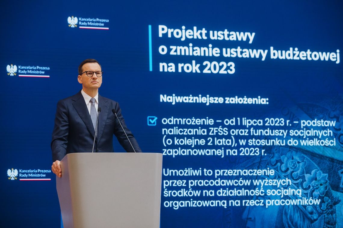 Budżetówka dostanie dodatkową kasę przed wyborami. Na 800+ takiej szansy nie było