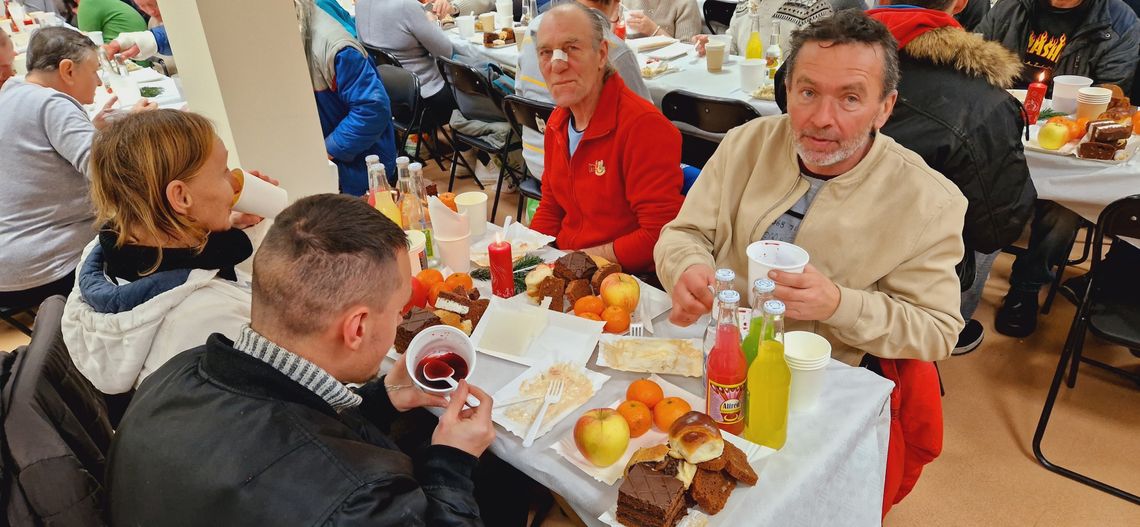 Caritas w Rzeszowie przygotował wigilię na 200 osób z trudnościami losu [FOTO]