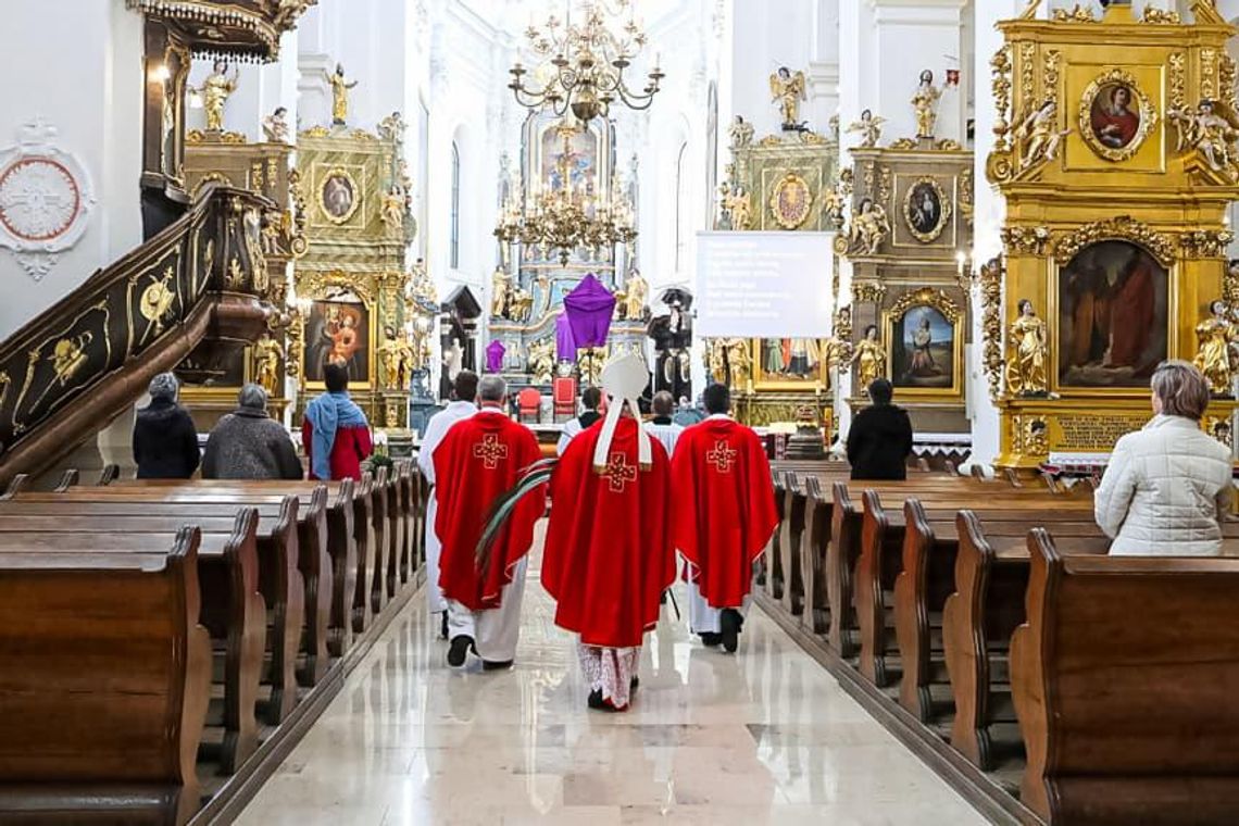 CBOS: 37 proc. Polaków praktykuje wiarę co niedzielę lub częściej