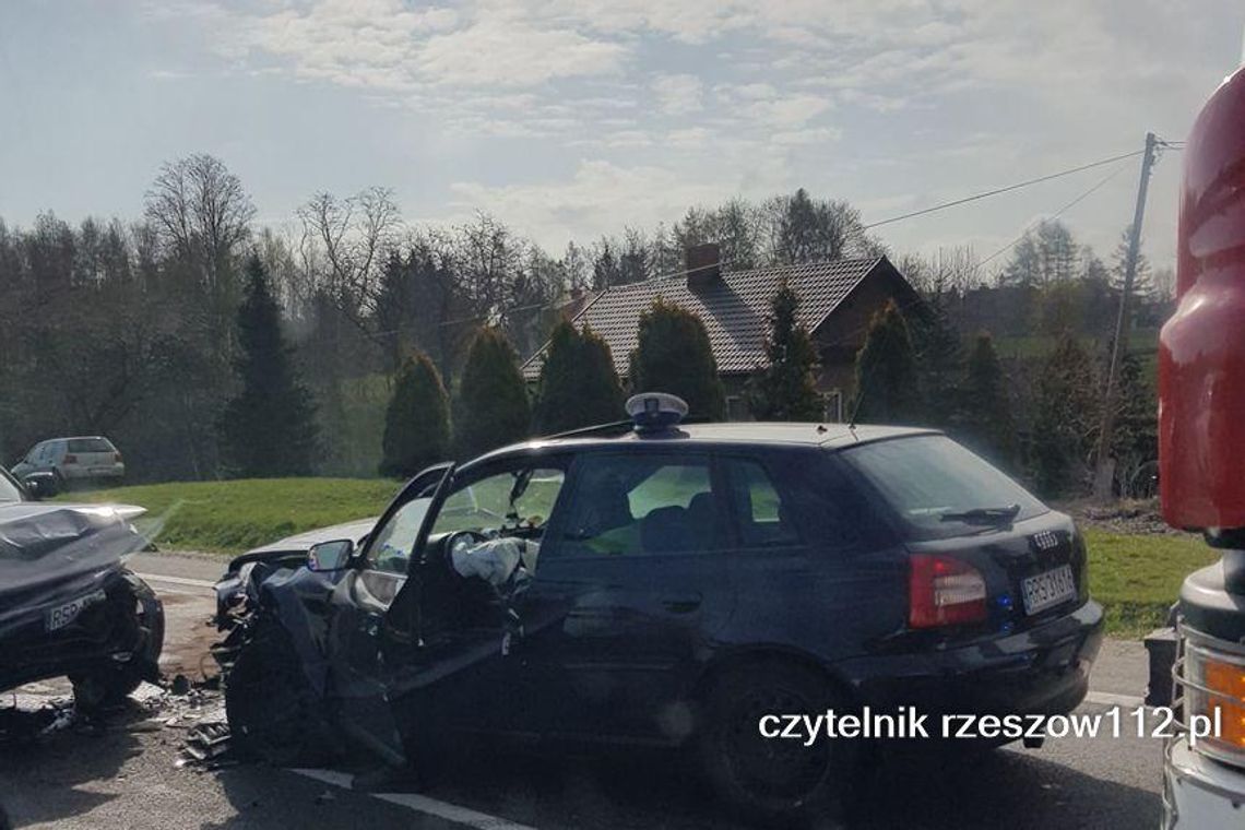 Czołowe zderzenie w Ropczycach. Są utrudnienia