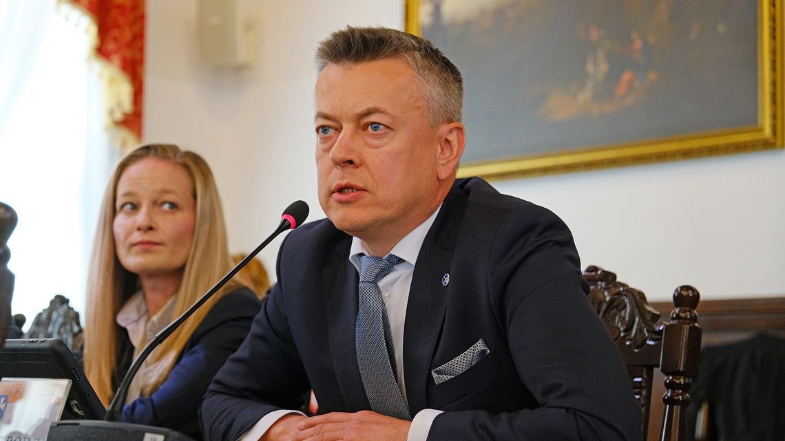 Czy w Rzeszowie zagłosują nad odwołaniem prezydenta Fijołka? Strojny pyta o opinię internautów