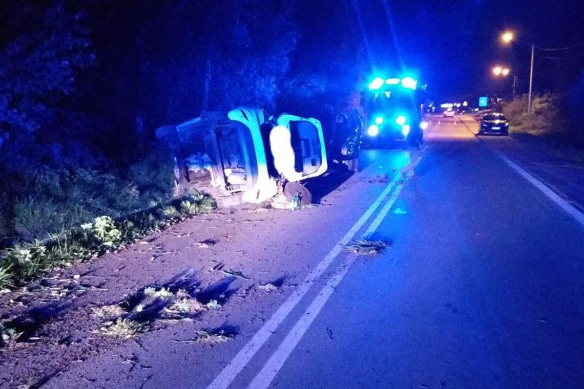 Dachowanie samochodu w Ropczycach. Nastolatka trafiła do szpitala