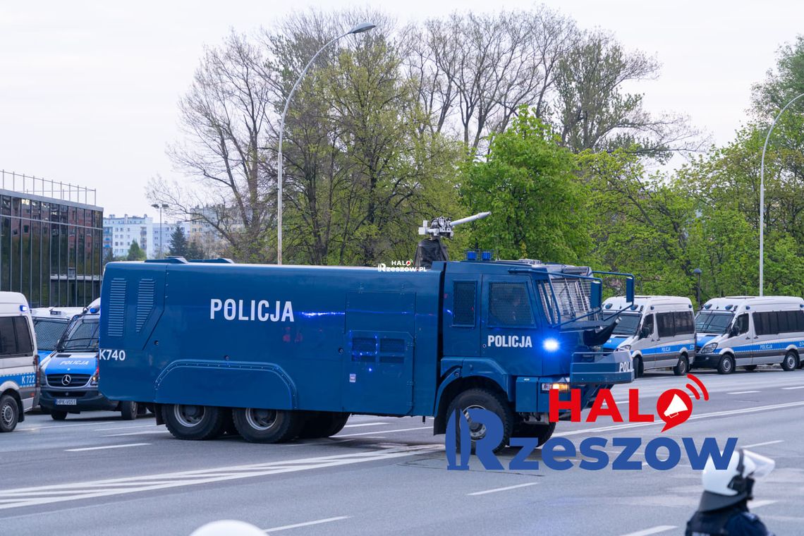 Derby w Rzeszowie. W piątkowy wieczór omijajcie stadion i Bulwary