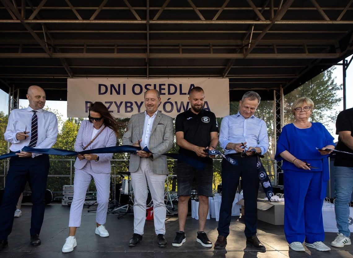 Dni Osiedla Przybyszówka z otwarciem stadionu Heiro. Mieszkańcy świętowali przy ul. Stadionowej Dni Osiedla Przybyszówka z otwarciem stadionu Heiro. Mieszkańcy świętowali przy ul. Stadionowej