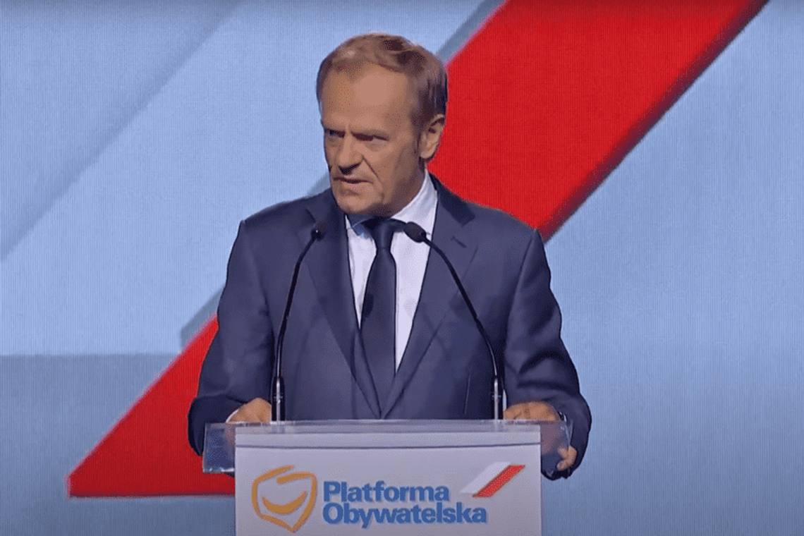 Donald Tusk przejmuje stery PO. Miażdżące zwycięstwo nad Trzaskowskim.