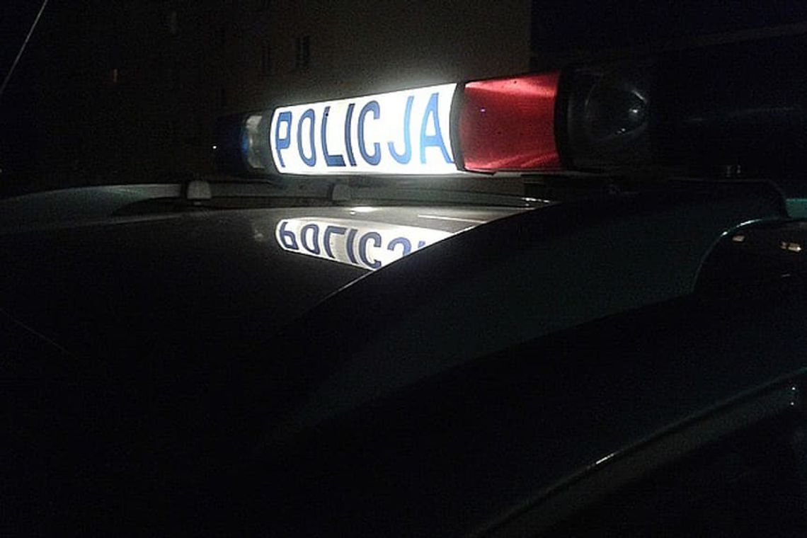 Dramatyczna interwencja policji! Funkcjonariusz zaatakowany nożem w klatkę piersiową