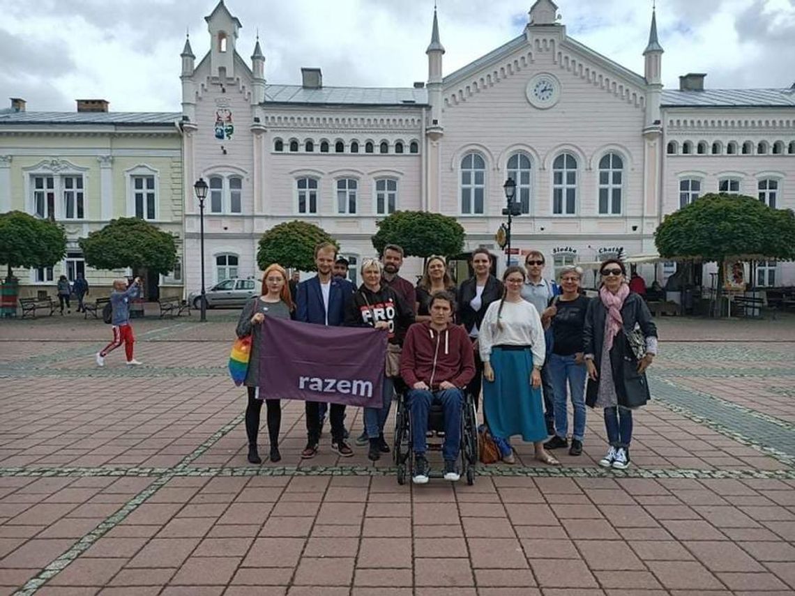 Działacze Razem na Podkarpaciu prezentują rozwiązania dla kredytobiorców