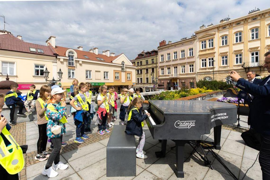 Dzień Dziecka w Rzeszowie. Na rynku stanął fortepian