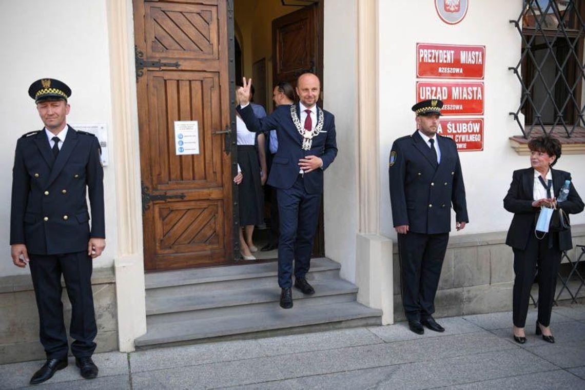 Efektowne zaprzysiężenie Konrada Fijołka na prezydenta Rzeszowa