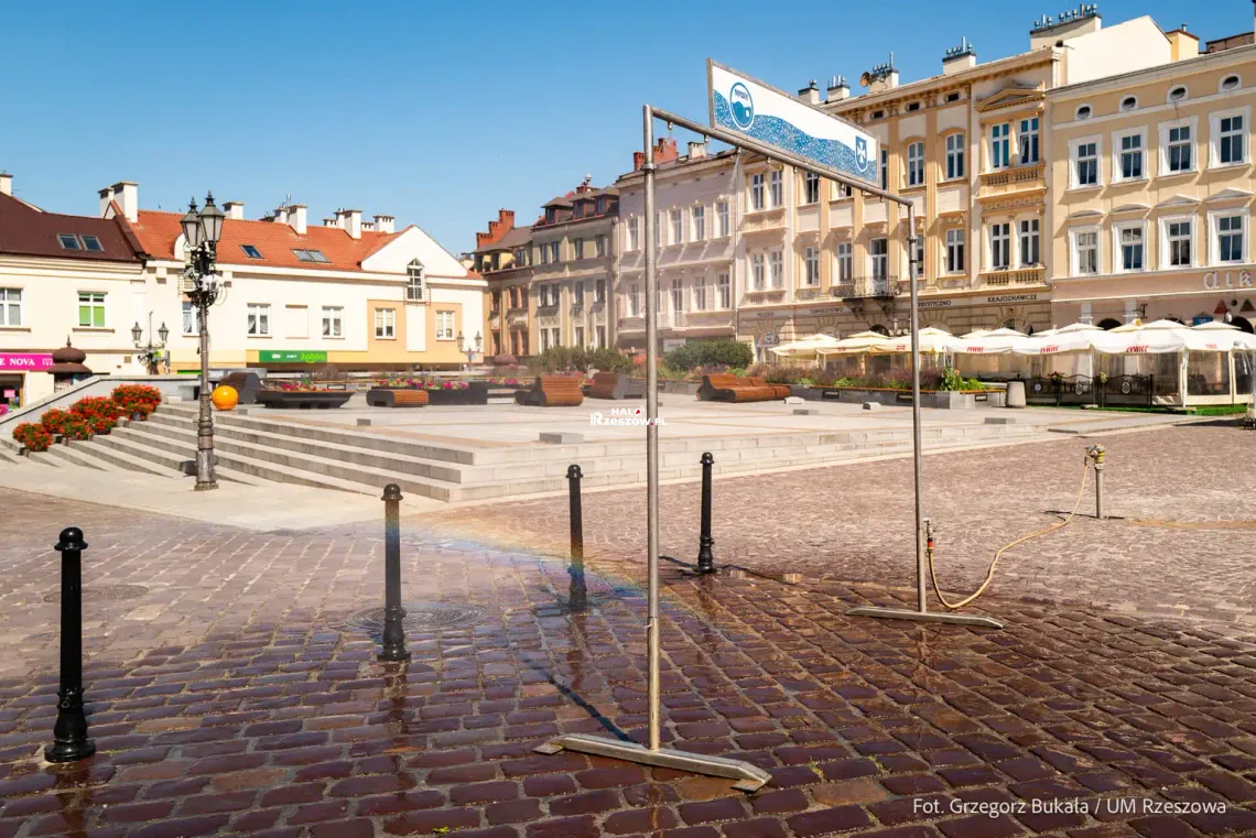 Ekstremalny skwar nad Rzeszowem. Miasto reaguje i rozstawia kurtyny wodne