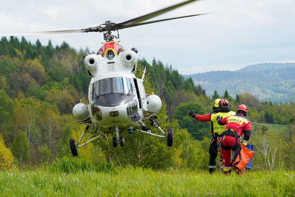 Feralny wypadek crossów. Dwóch nastolatków z poważnymi ranami