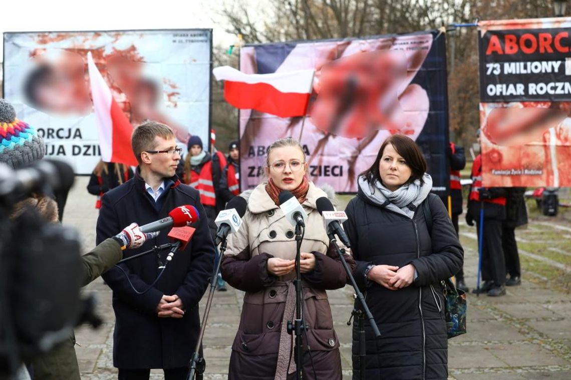 Fundacja Życie i Rodzina złożyła w Sejmie podpisy pod projektem noweli ustawy antyaborcyjnej Fundacja Życie i Rodzina
