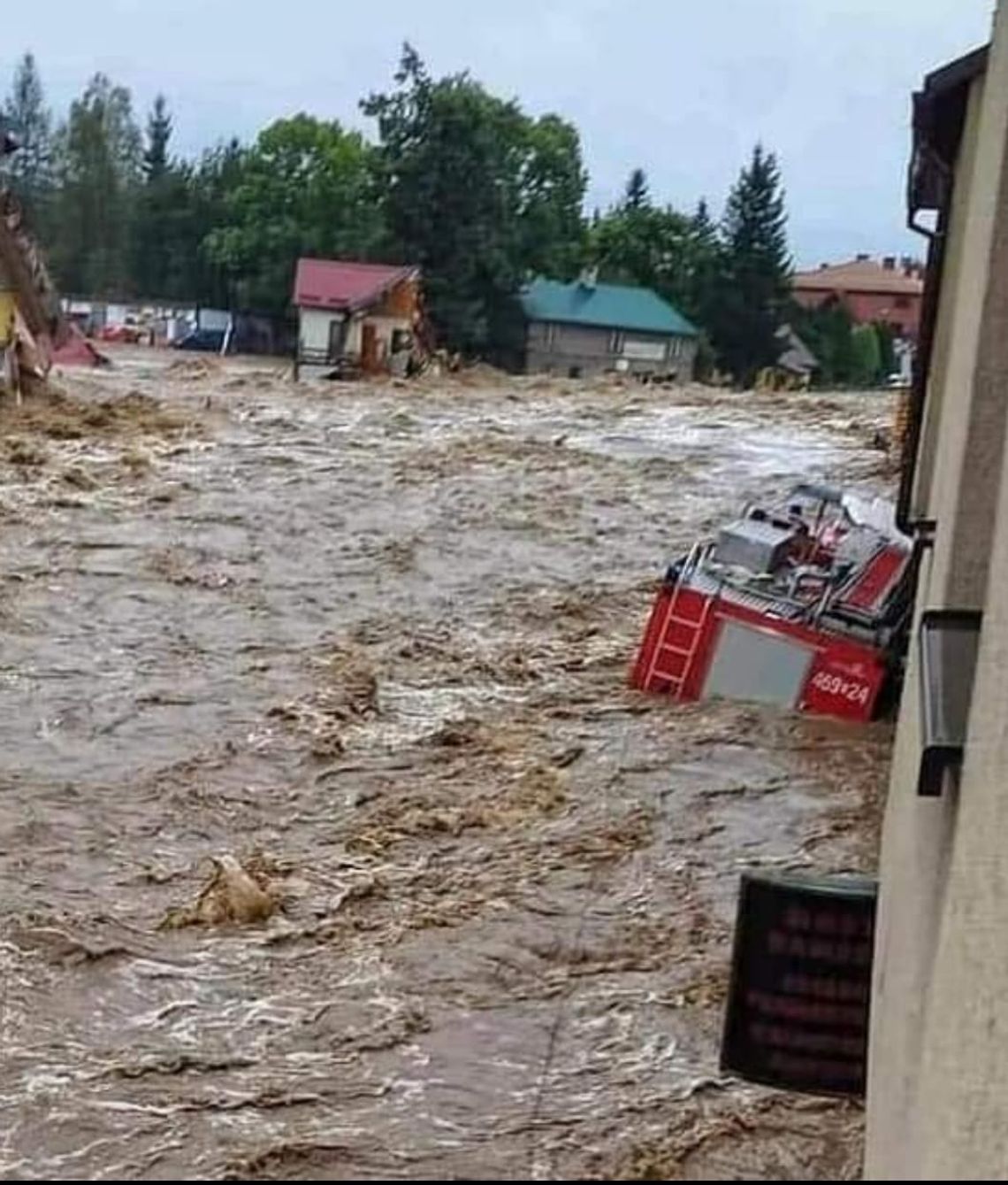 Gmina Trzebownisko rozpoczyna zbiórkę dla powodzian