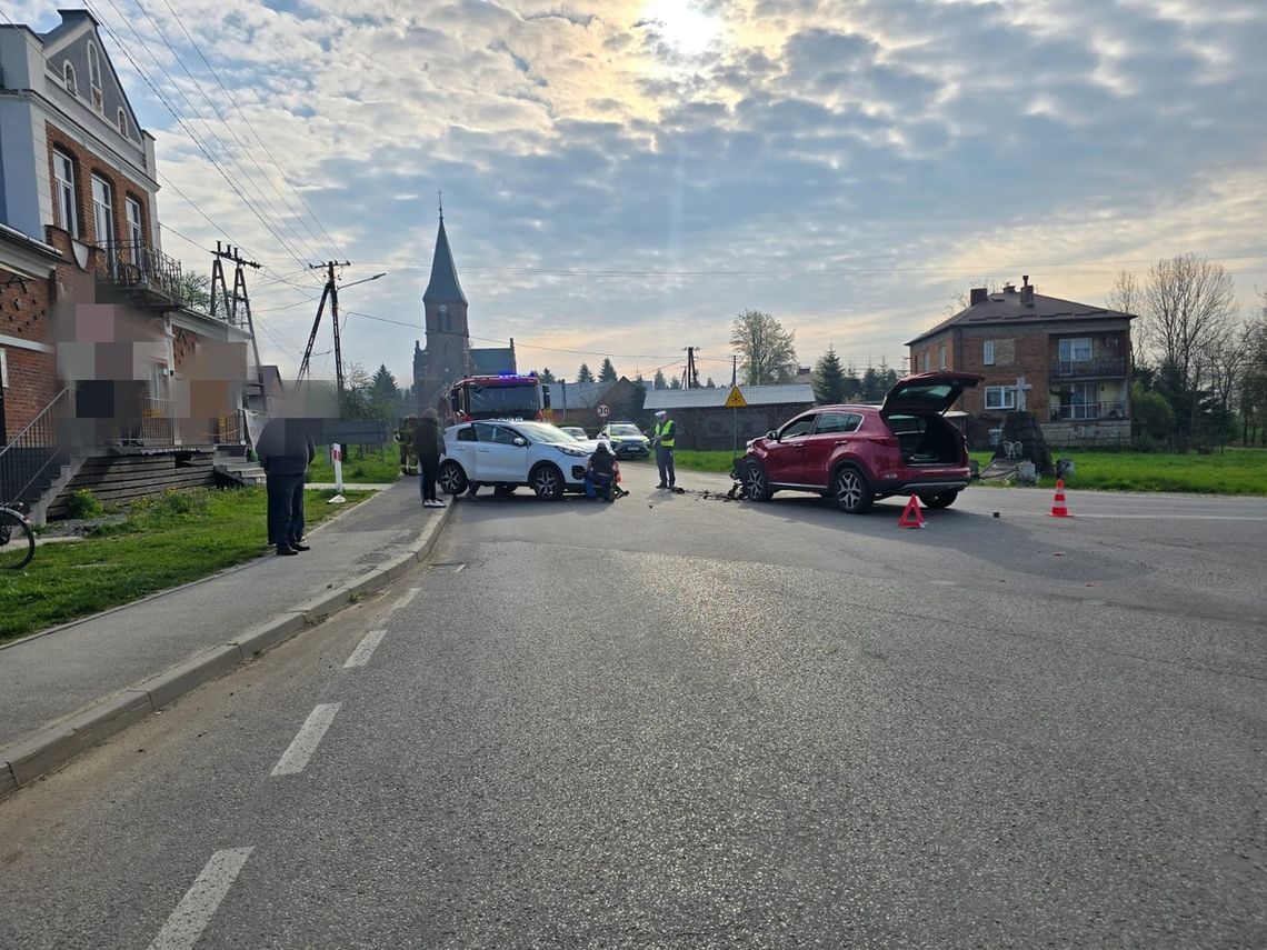 Groźne wypadek na drodze wojewódzkiej. Pasażerka trafiła do szpitala [ZDJĘCIA]