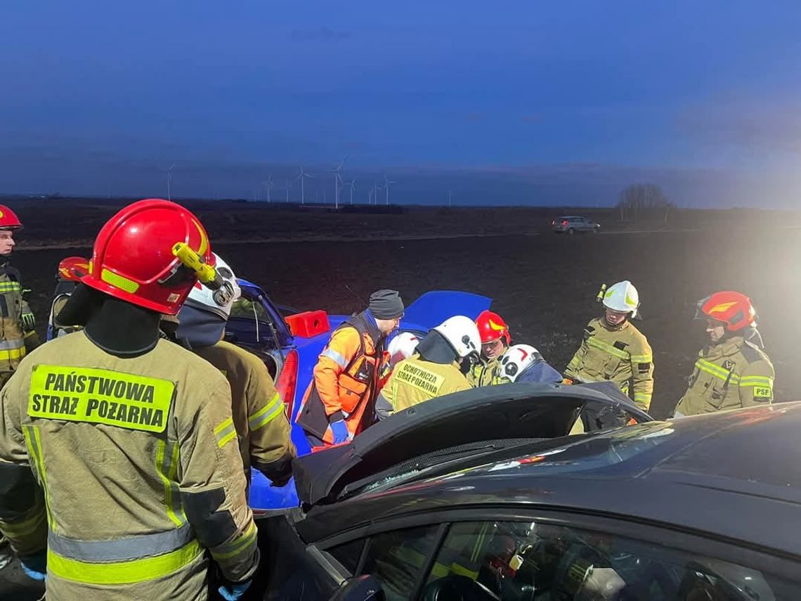 Groźne zderzenie samochodów w okolicach Markowej. Są poszkodowani