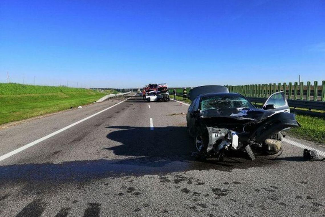 Groźny wypadek na autostradzie A4. Zderzenie dwóch aut