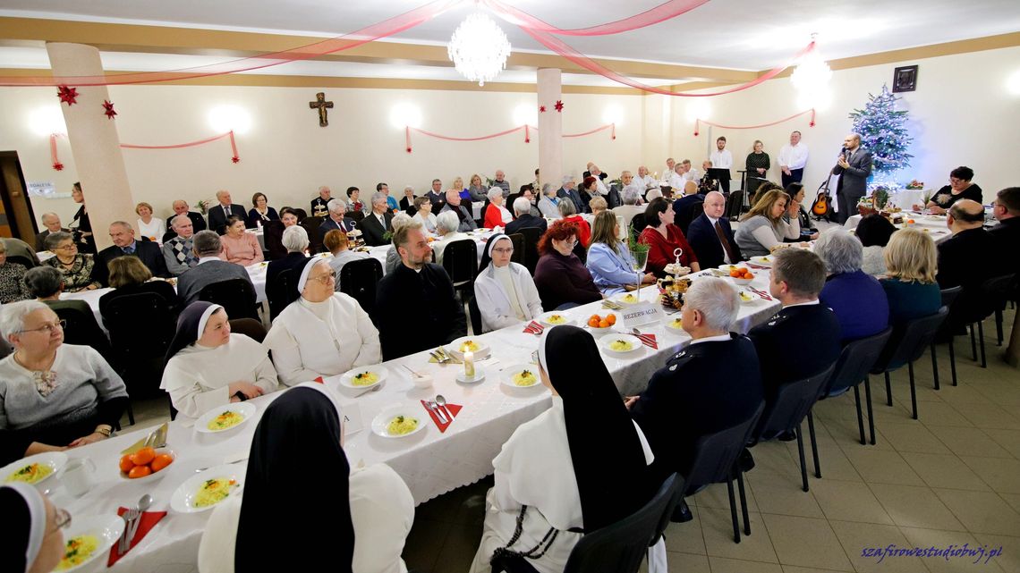Kolędowe spotkanie Seniorów w Zaczerniu pełne ciepła, wspólnego śpiewu i międzypokoleniowej bliskości