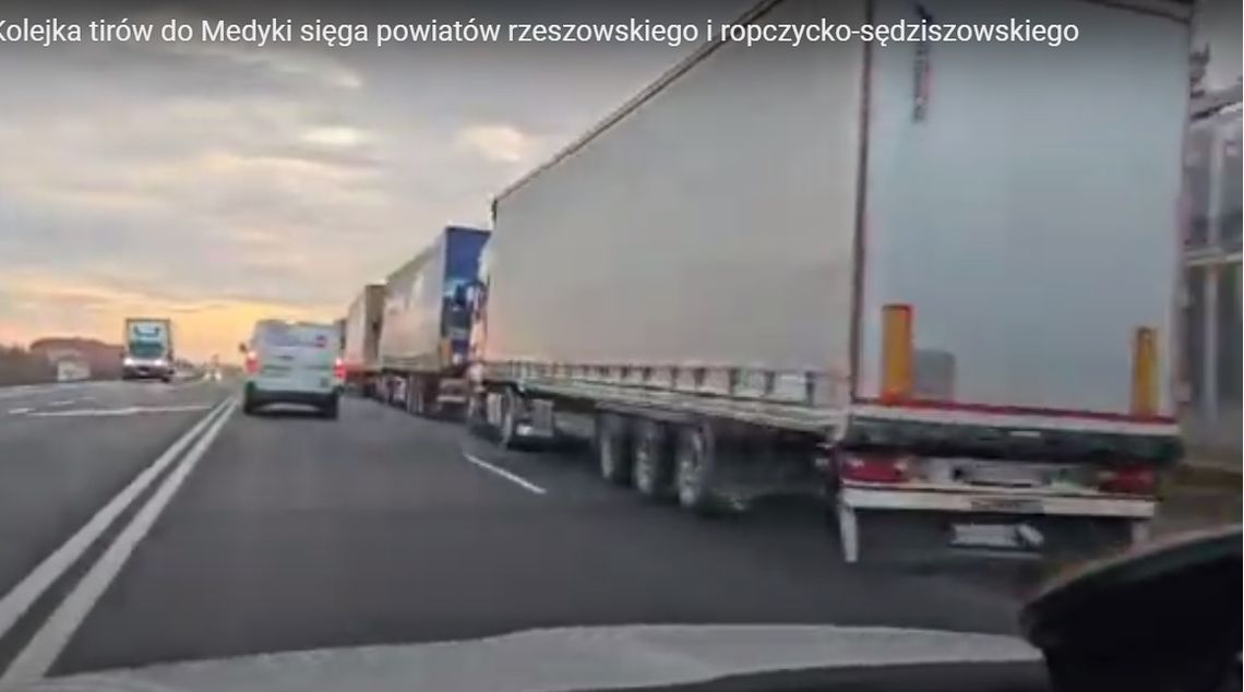 Kolejka tirów do granicy w Medyce sięga już poza Rzeszów [WIDEO]