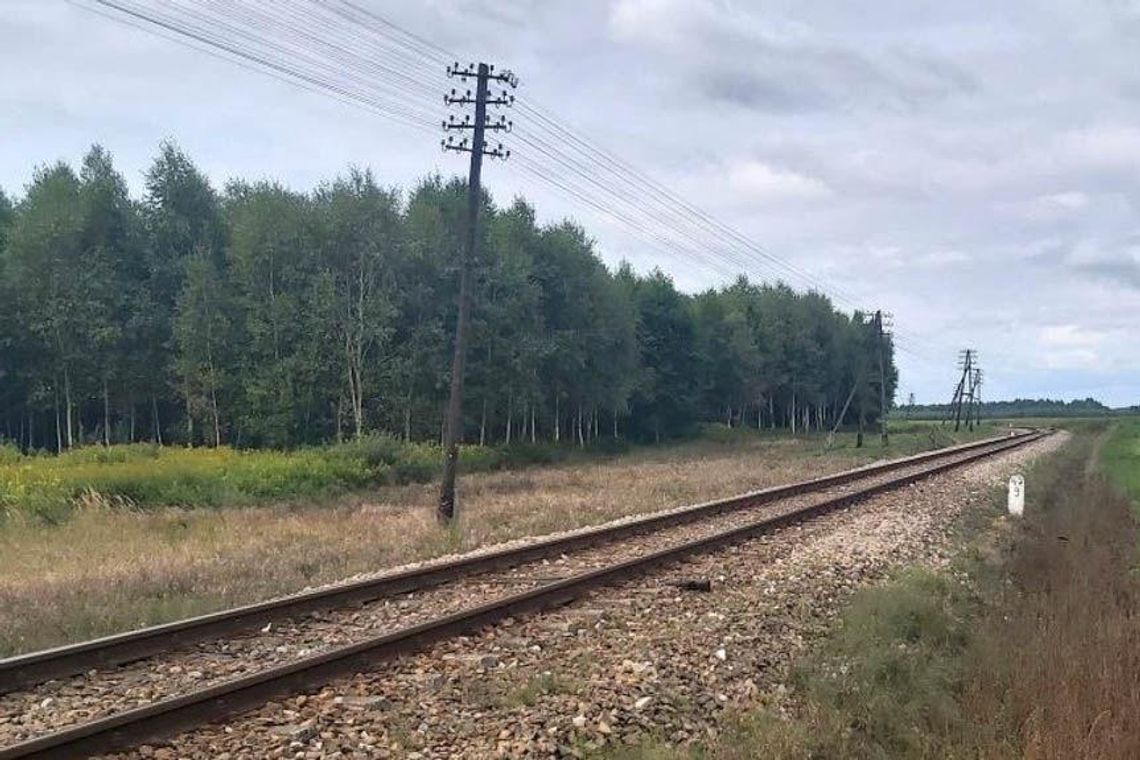 Kolejna próba samobójstwa na torach? Uratowali go policjanci