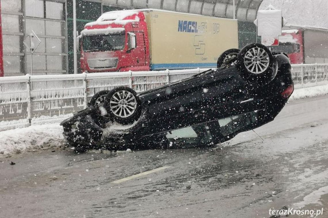 Kolejny atak zimy. Utrudnienia na podkarpackich drogach