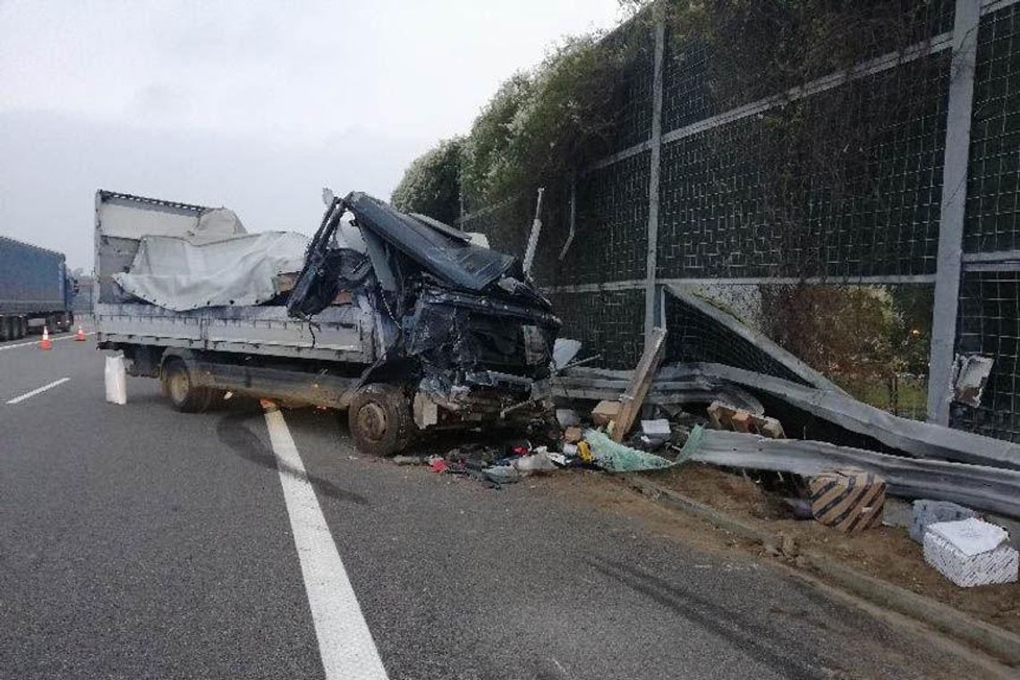 Kolejny wypadek na A4. Zderzenie samochodu z ciężarówką