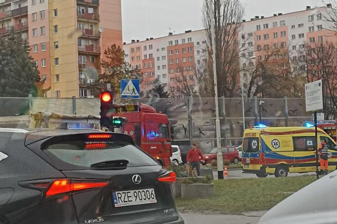 Kolizja na al. Powst. Warszawy. Potrącenie pieszego