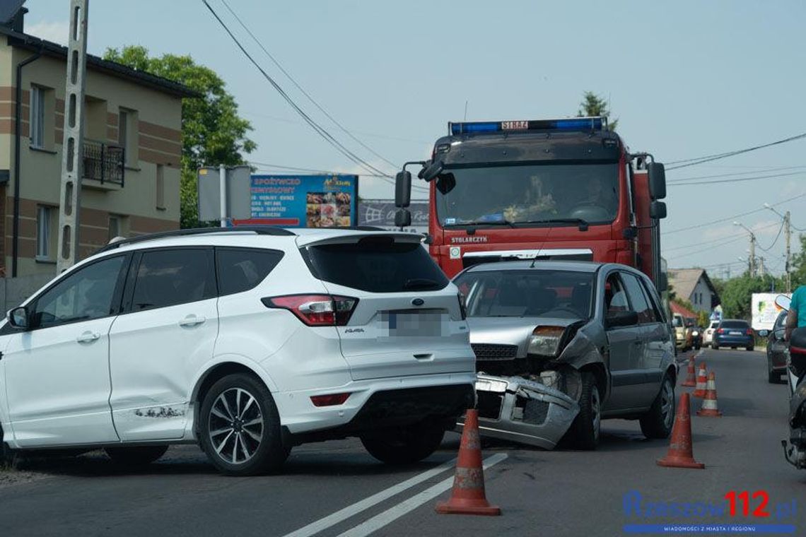 Kolizja samochodów na ul. Kwiatkowskiego w Rzeszowie [FOTO]