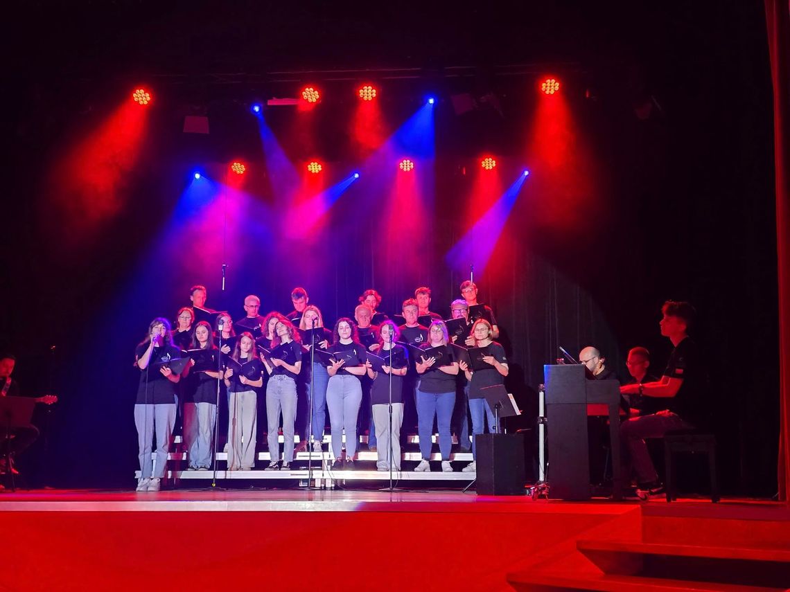Koncert chórów GCKSiR w Trzcianie. Muzyczna podróż ku pamięci Anny Jantar