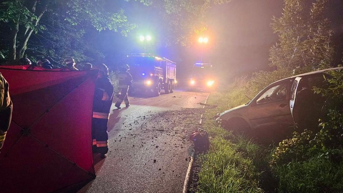 Koszmarny wypadek na Podkarpaciu! Podczas dachowania dwie osoby wypadły z pojazdu. Niestety nie żyją