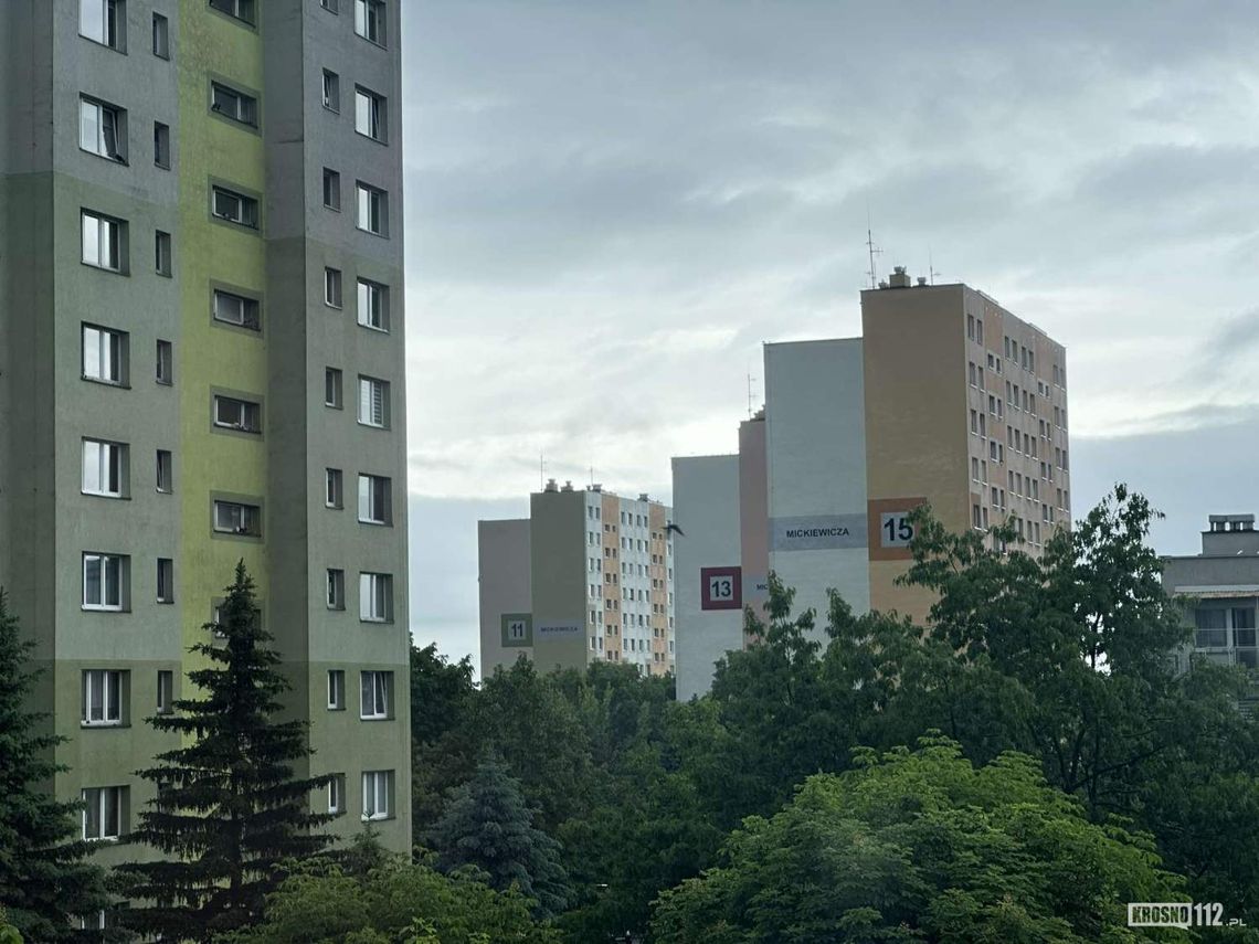 Krosno: Kobieta wypadła z okna mieszkania
