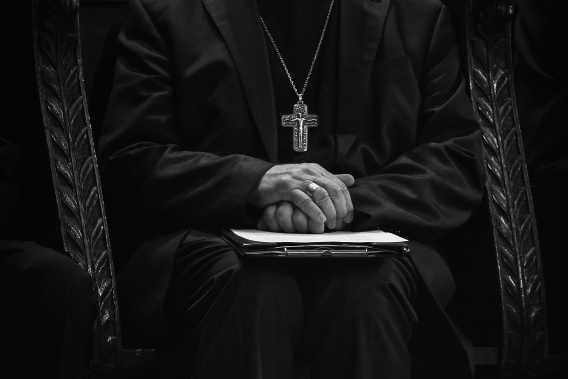 Ksiądz z Krosna odsunięty od posługi po zarzutach molestowania 15-latki. Zgłosili go rodzice i kuria