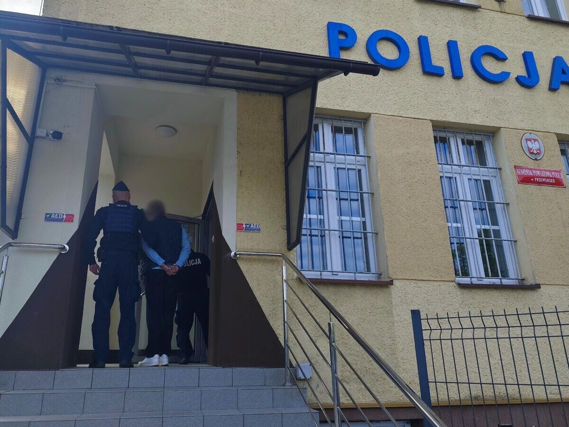 Kurs przez wieś, kierunek: areszt. Policjanci znaleźli kokainę w peugeocie 30‑latka FOTO/VIDEO