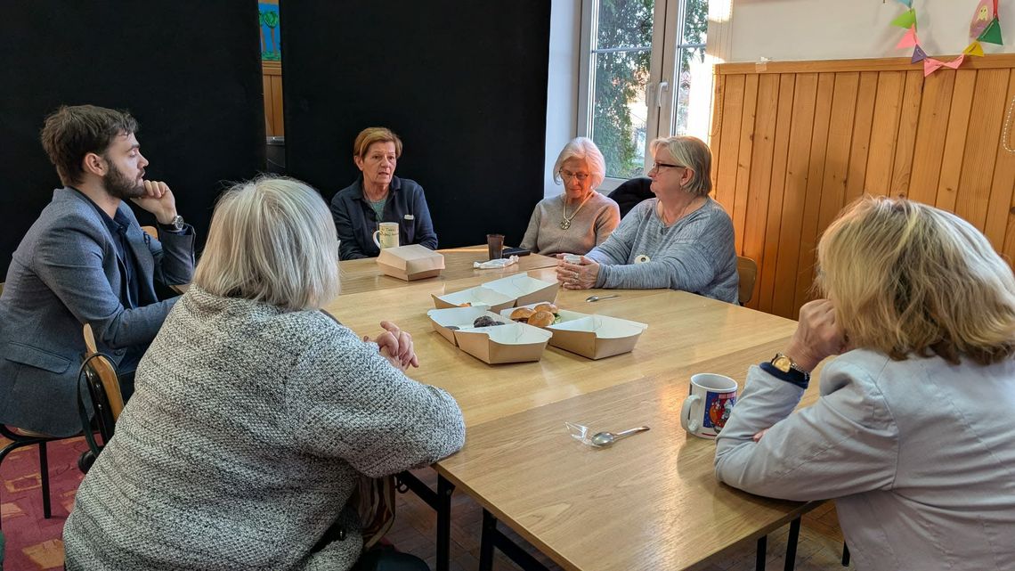 "Łapacz Wspomnień" dostępny online. Podcastu rzeszowskich seniorów można posłuchać na Facebooku i YouTube